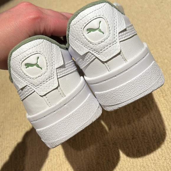 NWOT Puma Platform Sneakers - Picture 4 of 5